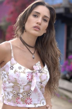Eileen Abad como Valentina Ayala