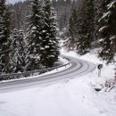 Sneg se oprijemlje cestišča