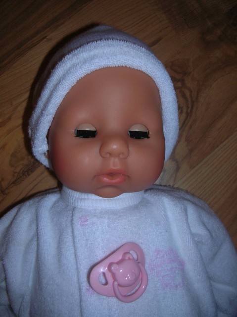 ZAPF CREATION BABY ANNABELL S KENGORUJČKOM IN OPREMO