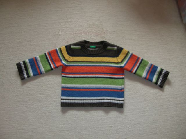 PULOVER BENETTON 2-3 4€