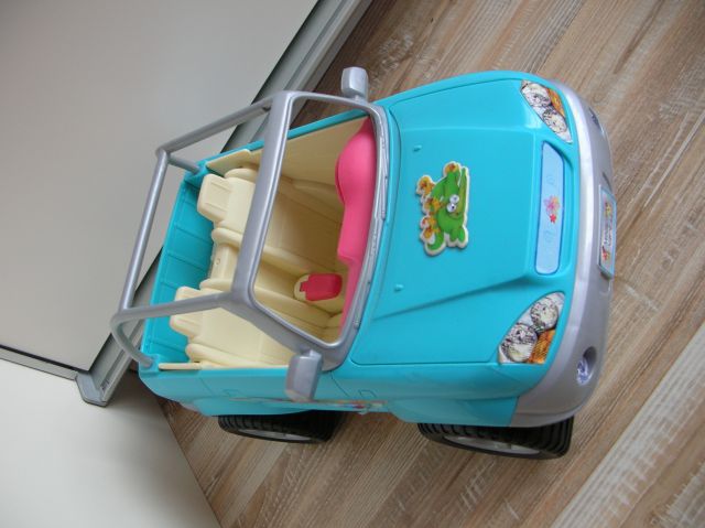Barbie avto 9€