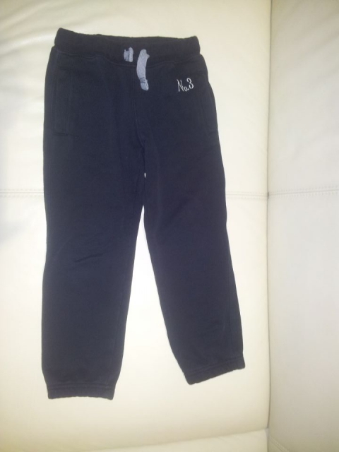 ČRNA TRENERKA ZARA 110 4€