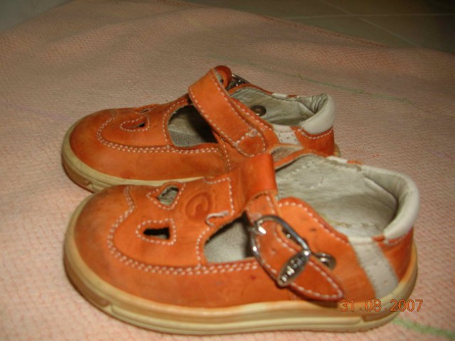 CICIBAN SANDALČKI ŠT.20 (MALO NOŠENI)
8€