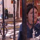 Rocco siguiendo a Vico por la calle 1