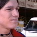 Rocco siguiendo a Vico por la calle 2