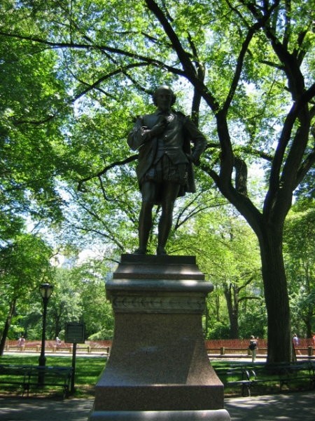 Kipi angleskih pesnikov in pisateljev, Central Park