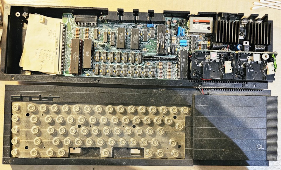 Sinclair QL obnova - foto povečava