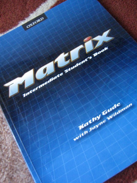 Matrix, učbenik, zelo lepo ohranjen, par nalog rešenih s svinčnikom, nekje označeno za uče