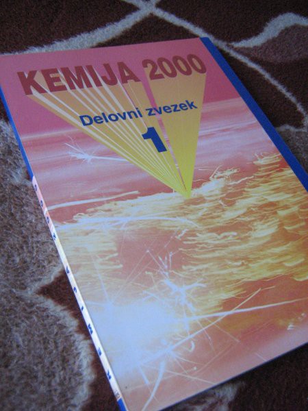 Kemija 2000, delovni zvezek 1, zelo lepo ohranjen, za 3 strani rešenih nalog, 4,50€