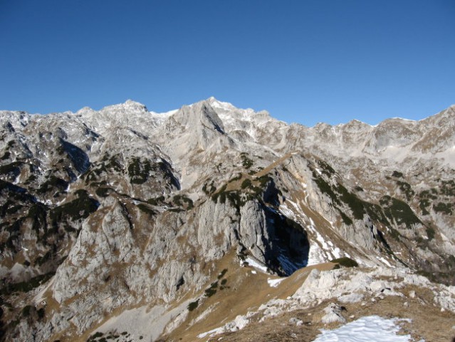 (po sredini od zgoraj navzdol)
Kanjavec, Škednjavec, Eva
