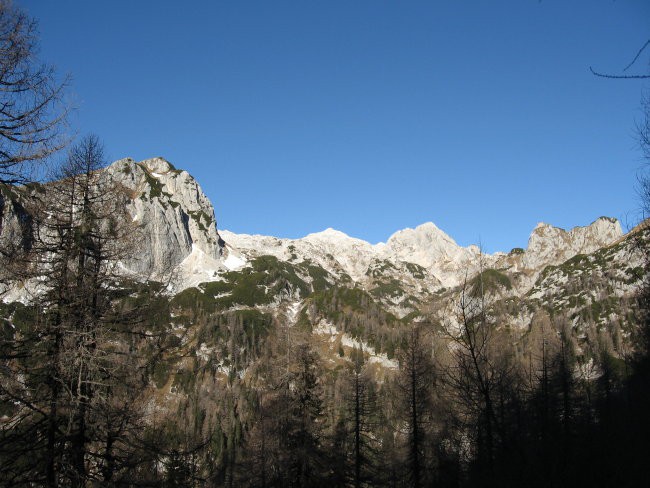 Levo Ogradi, desno Adam in Eva