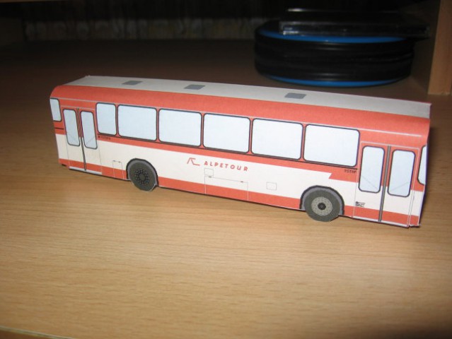 Avtobus-igrača - foto