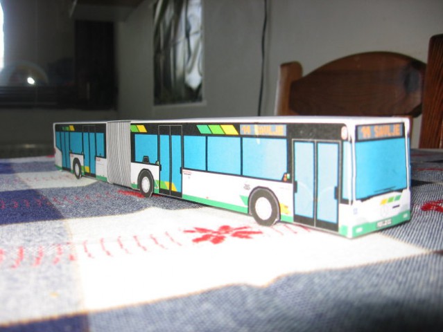 Avtobus-igrača - foto