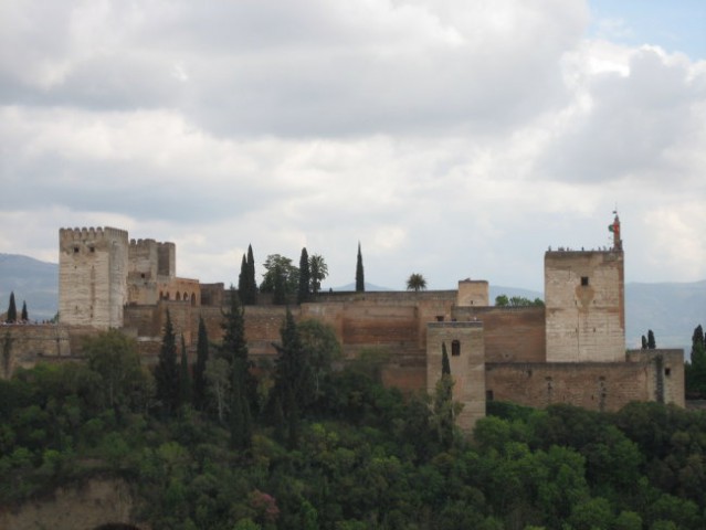 L'Alhambra od dalec
