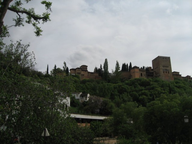 L'Alhambra od dalec