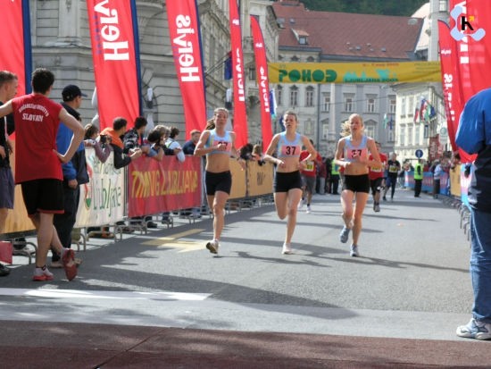 js, lea in anja na teku trojk u ljubljani!2. smo ble..