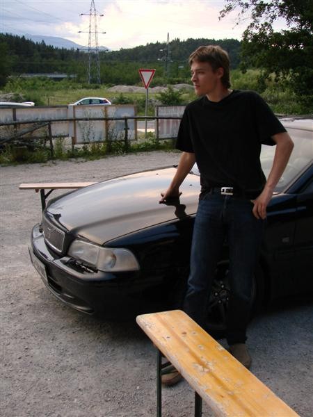Pa nena mores verjet, Jankovic se lepi na Volvota...merkator bo propadu!!!