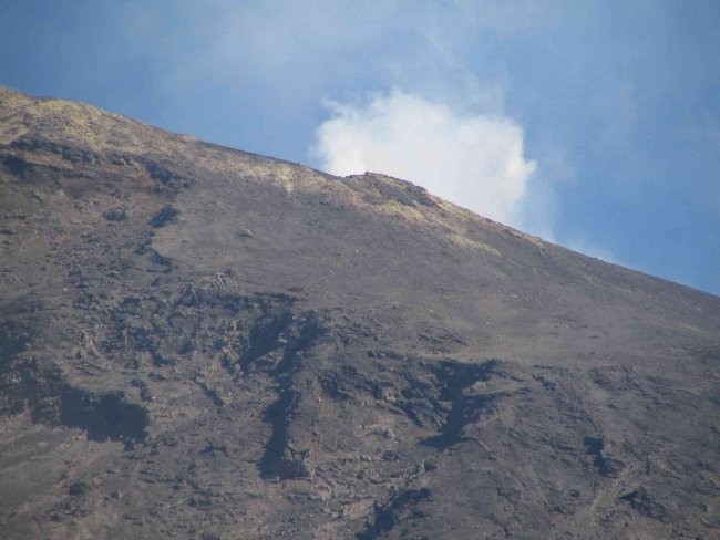 IZBRUH VULKANA STROMBOLI VSAKIH 15-20 min.