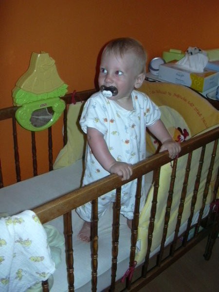 prvič sem se sam vstal v kinderpetu ( 22.6.2008 star 8 mesecev in 5 dni)