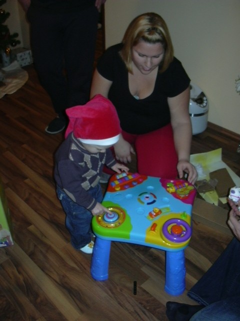 To super glasbeno didaktično mizico mi je pa božiček prinesel pri Katji in Andreju