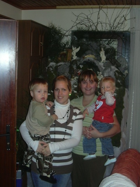 Mami in Anej, Urša in jaz ;-)