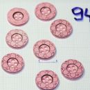 plastični gumbi z gravirano rožo