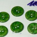 plastični gumbi z rožico zeleni