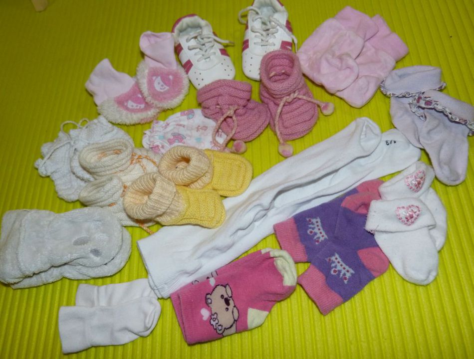copatki, žabice in nogavičke za novorojenčka pa do št 74