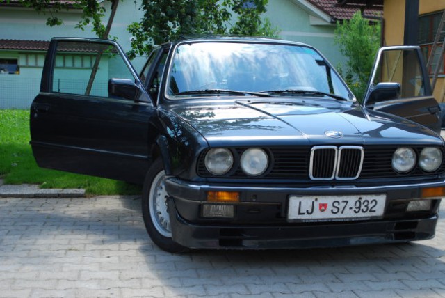 BMW E30 318i - foto