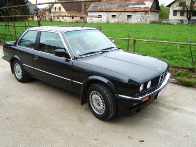 BMW E30 318i - foto