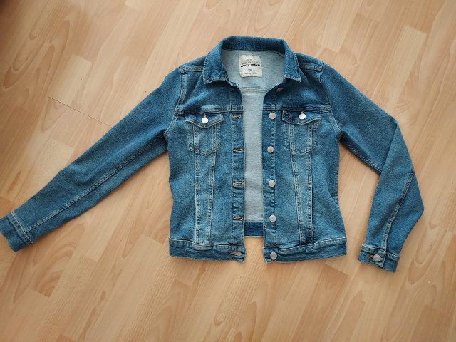 Nova jeans jakna št 38 - S; 20 €