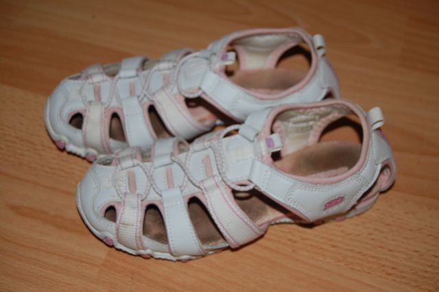 Skechers športni sandali št. 32; notr. dolžina 19-19,5 cm; 8 EUR