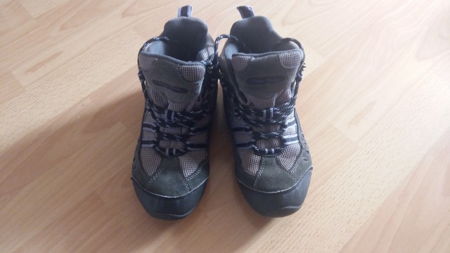 Planinski / pohodni čevlji št. 34; 5€