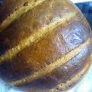 Polbeli kruh s solno-kvasno emulzijo