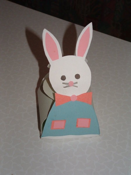 Velikonočni zajček-škatlica za pirh